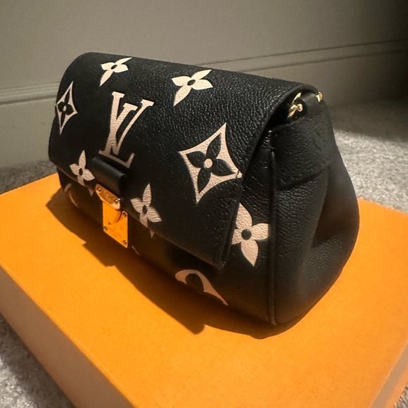 Louis Vuitton Favorite Bag: Currently listed on the website at $3350 (plus tax) - Picture 2 of 8